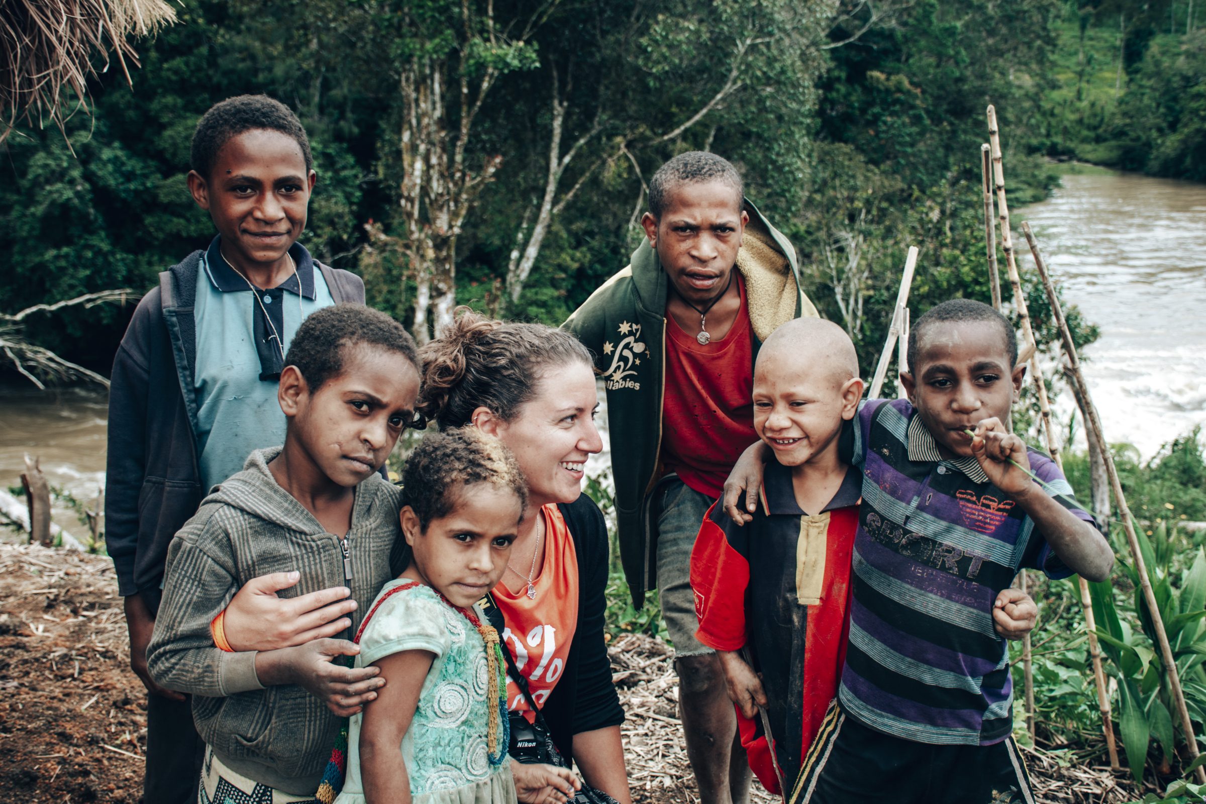 Te voet ontdekken we het regenwoud van Papoea-Nieuw-Guinea, maar nooit alleen.