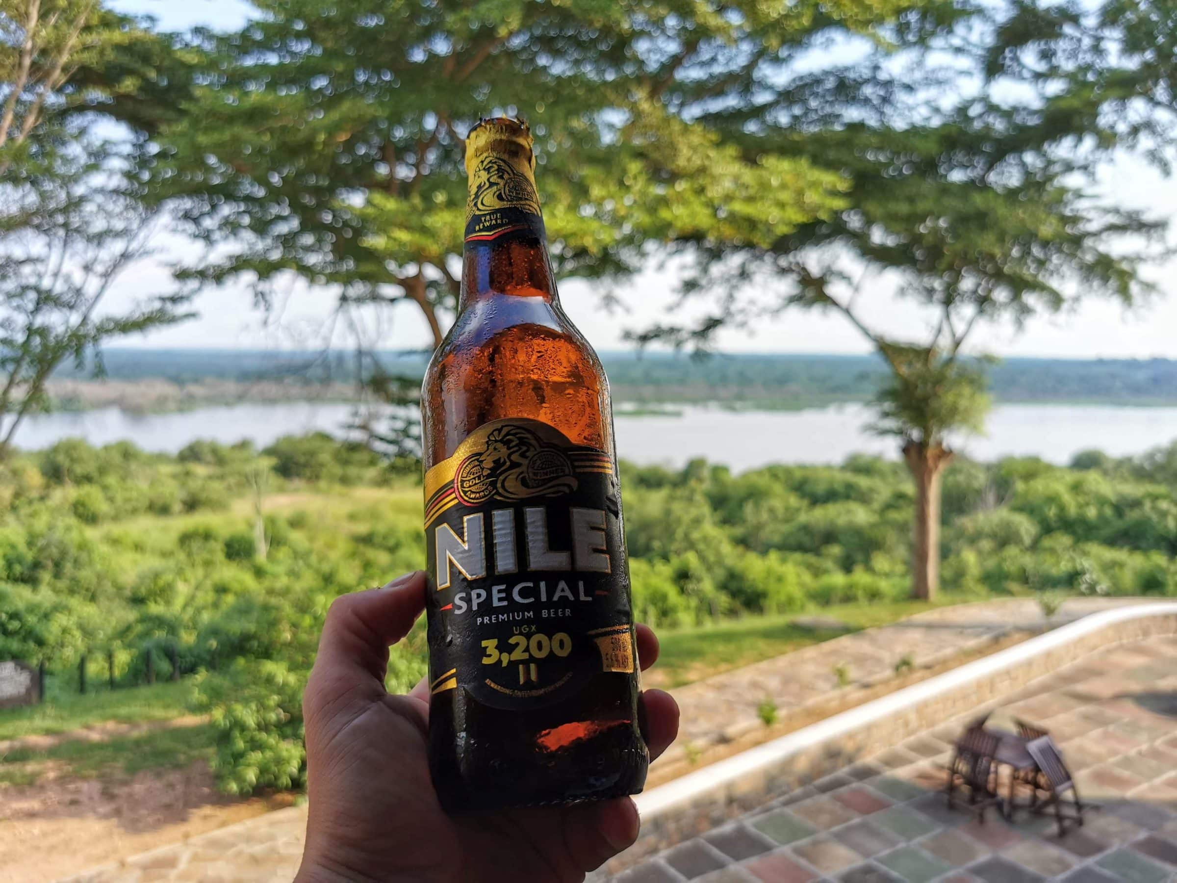 Een Nile (het lokale biertje) drink je natuurlijk aan de Nijl