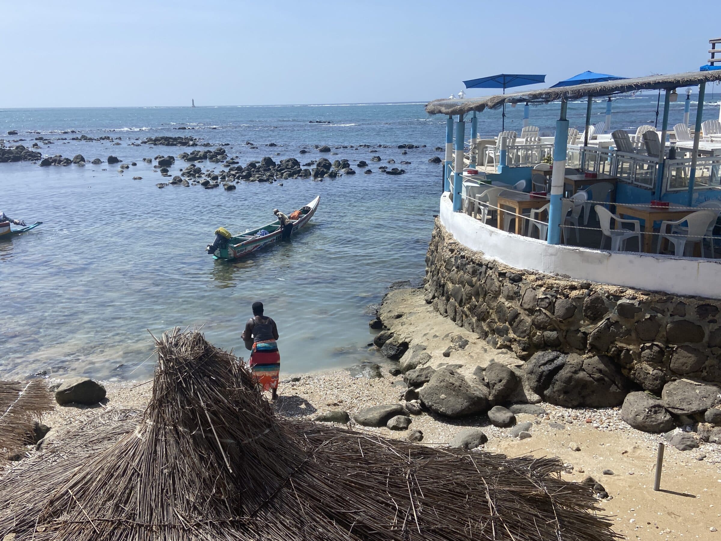 Restaurant à la pointe occidentale de l'Afrique | Par voie terrestre au Sénégal