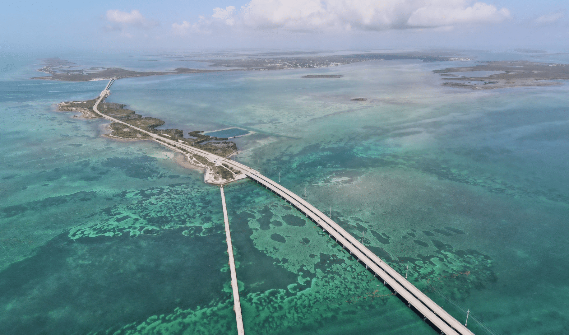 360 graden drone view van Highway 1 - Klik op de foto! | de Florida Keys
