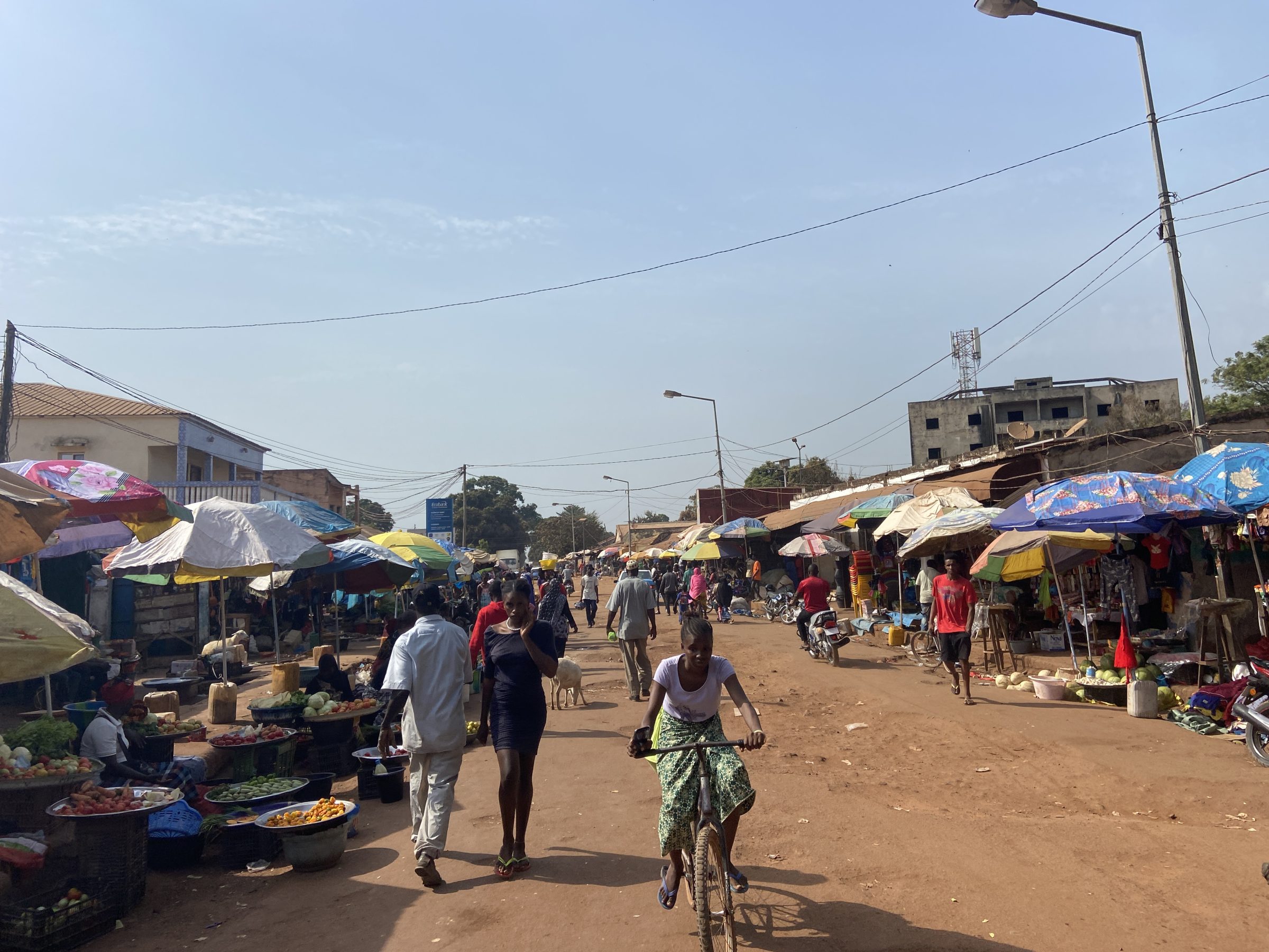 Veel aanbod in Gabú | Overlanden in Guinea Bissau