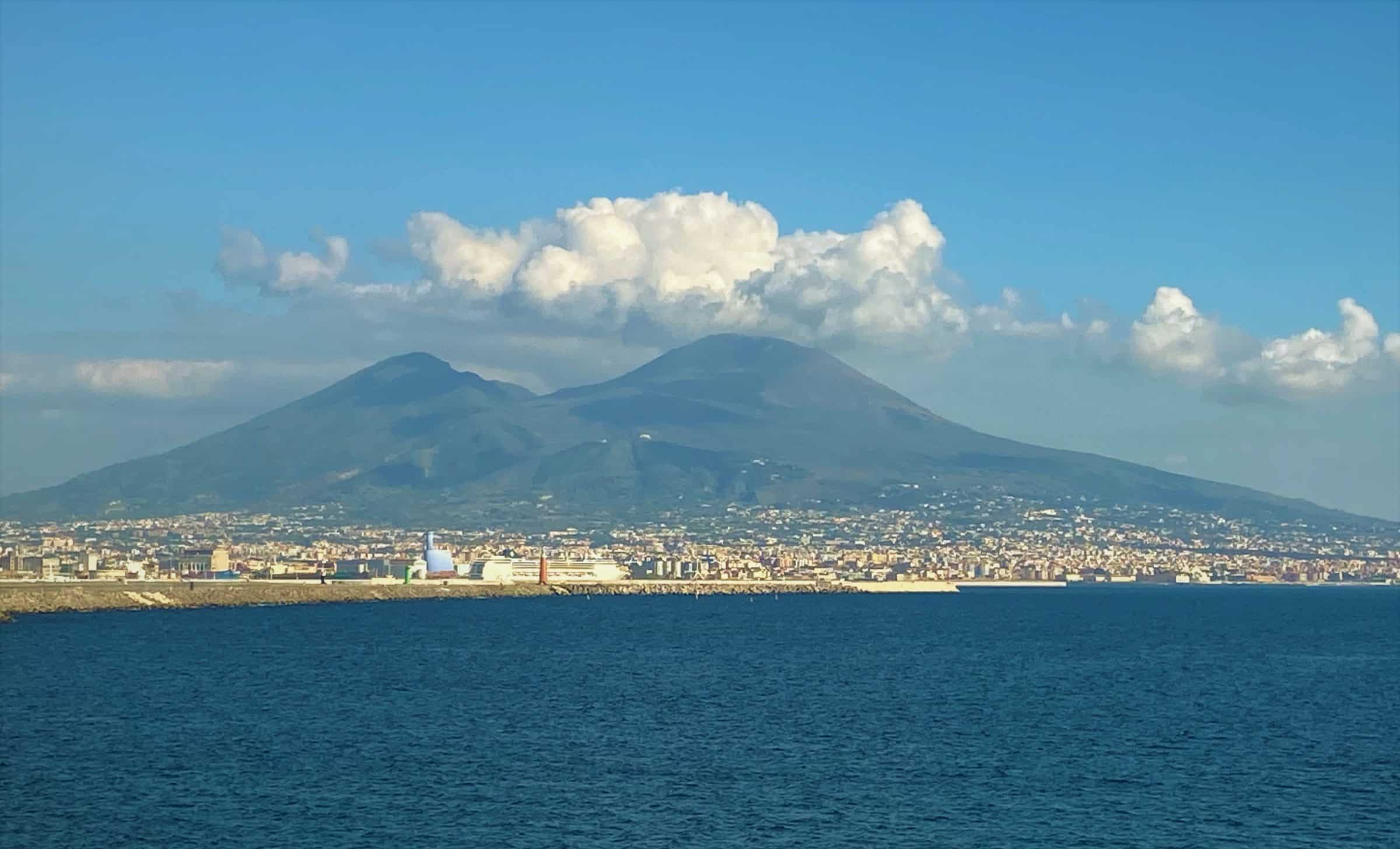 Vesuvius vanuit Napoli | roadtrip Zuid-Italië | Wereldreizigers.nl