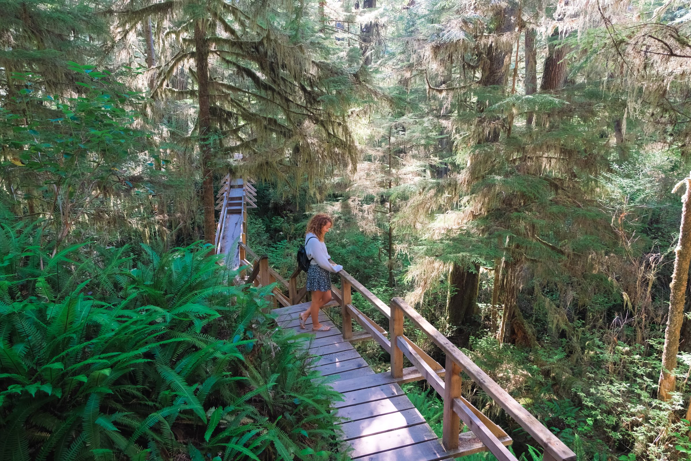Malou probeert te ontdekken waar de grond is | Rainforest Trail, Pacifc Rim