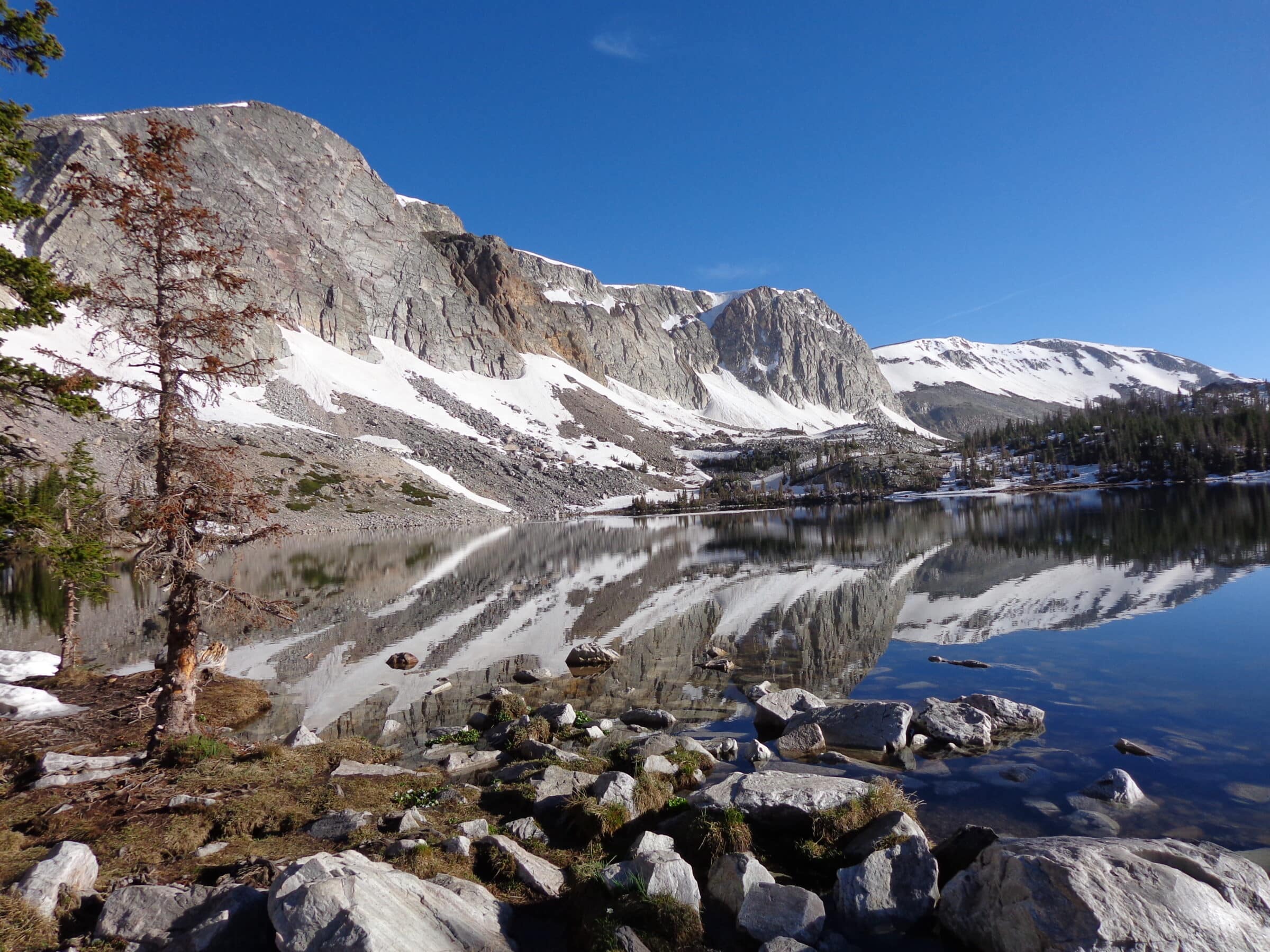 Mirror Lake dans la forêt nationale de Medicine Bow près de Centennial
