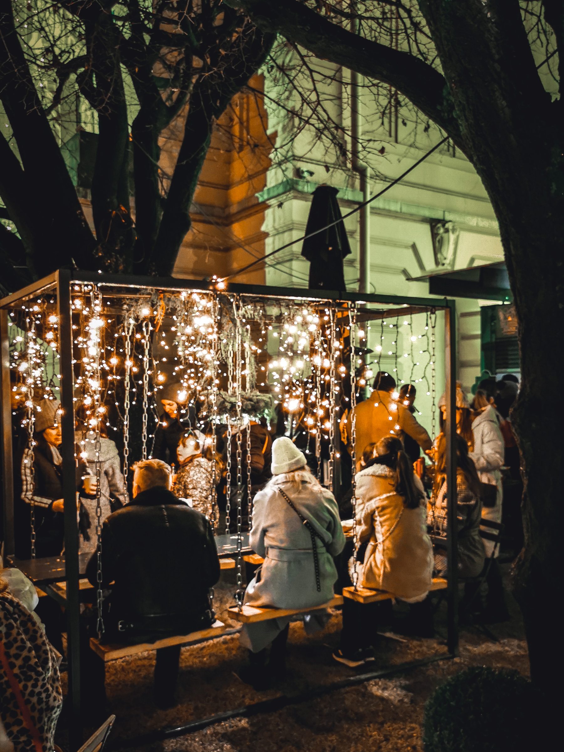 Glühwein drinken met locals op King Tomislav Square | Advent Zagreb