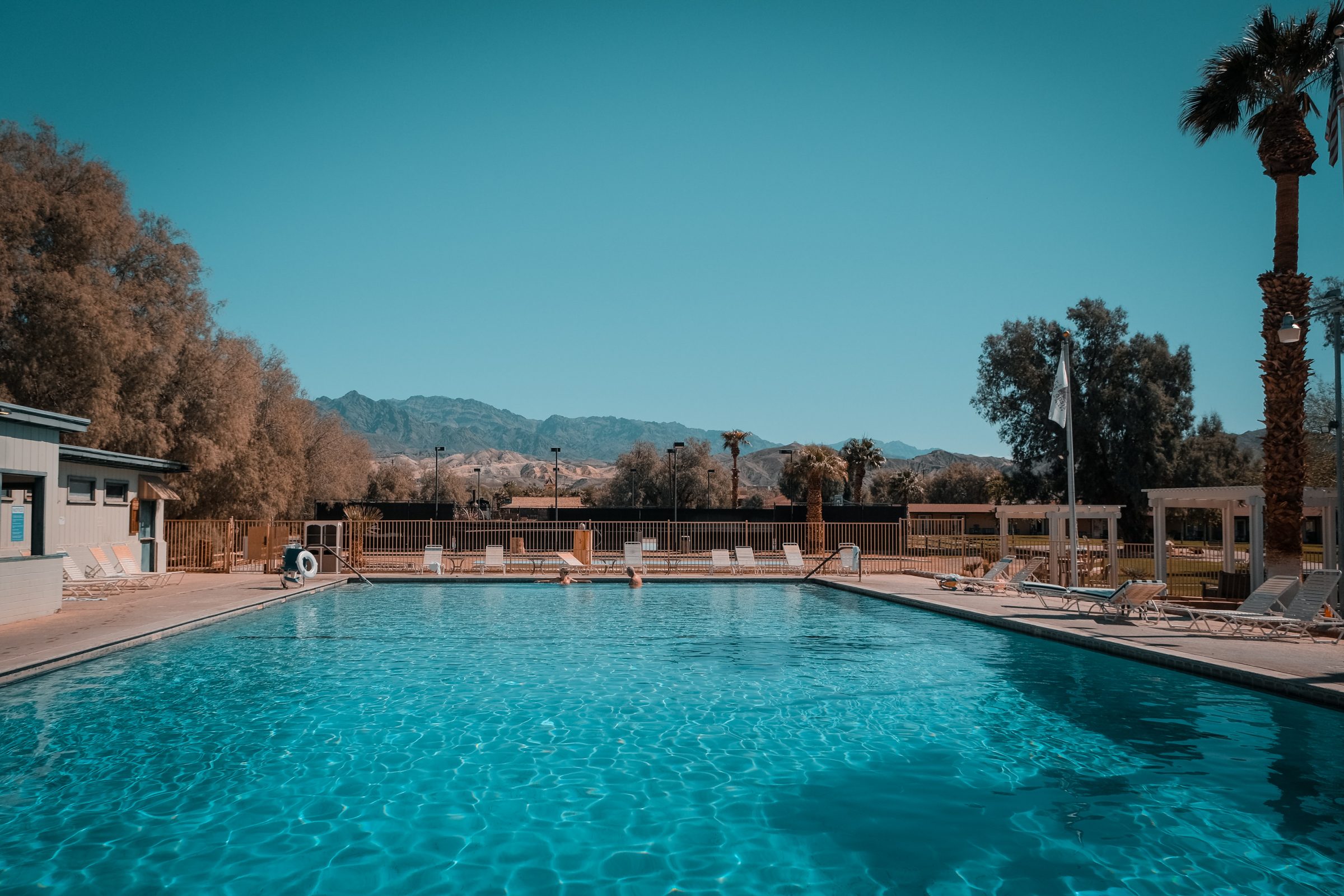 A piscina no The Ranch at Death Valley