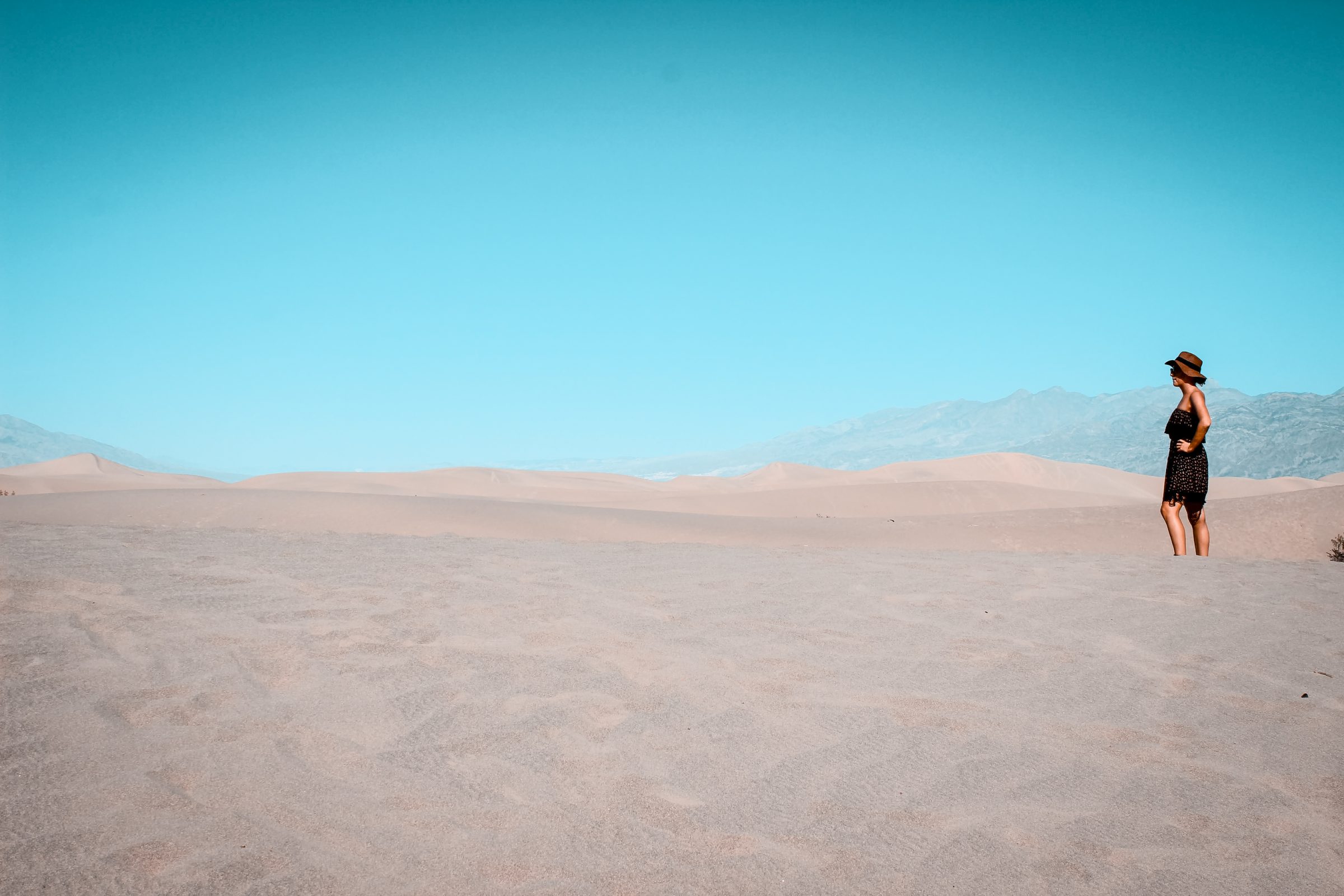 Malou op de Mesquite Flat Sand Dunes