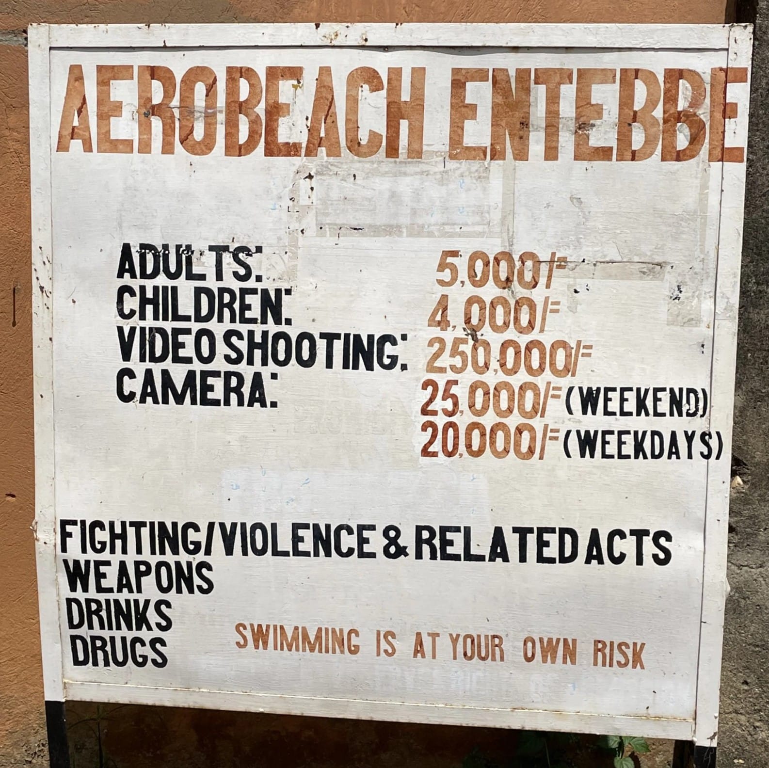 Entree naar Aero beach Entebbe