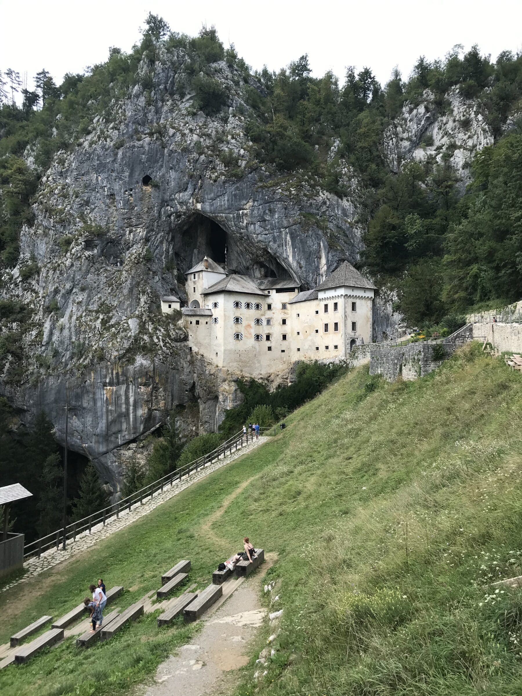 Roadtrip Balkan | Kasteel Predjama, Slovenië 