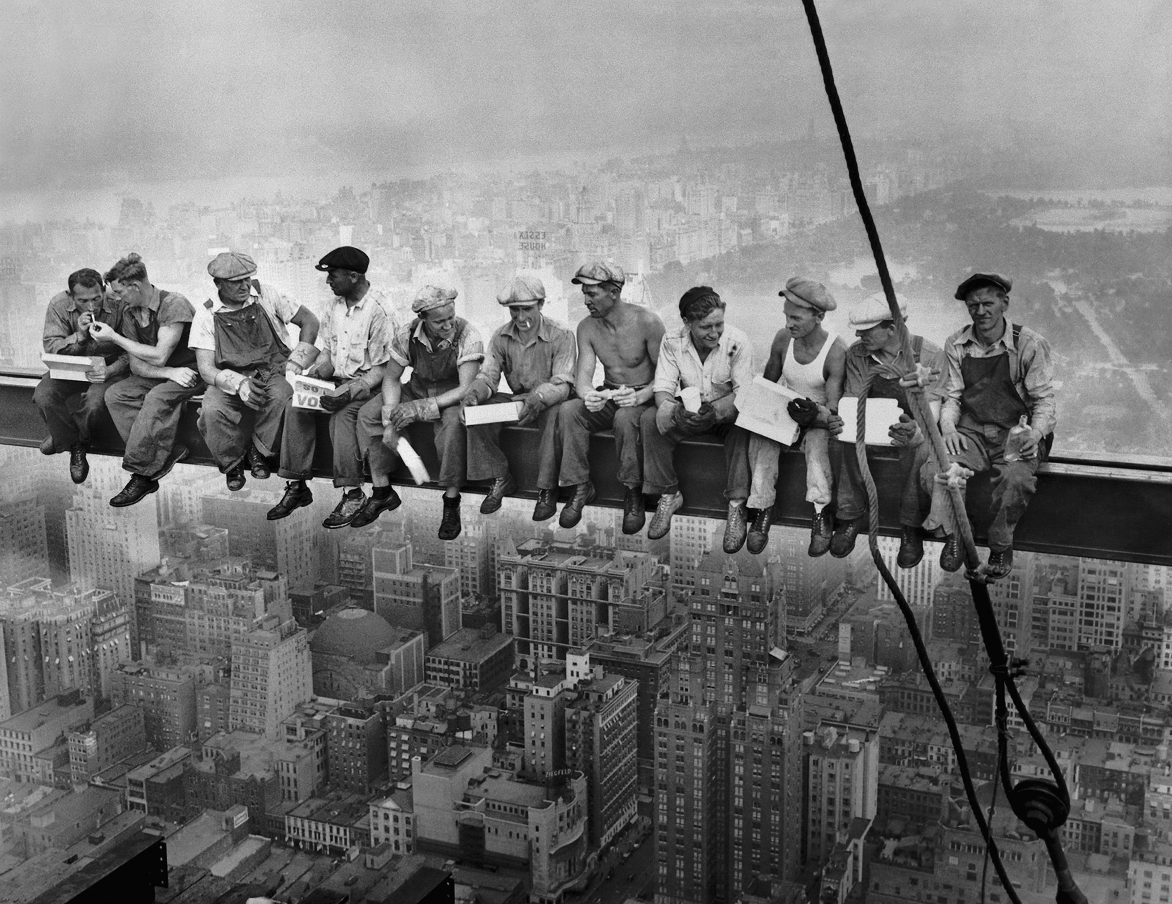 De wereldberoemde lunch foto vanaf het Empire State Building, oktober 1932 | Wikimedia Commons - Charles Clyde Ebbets 