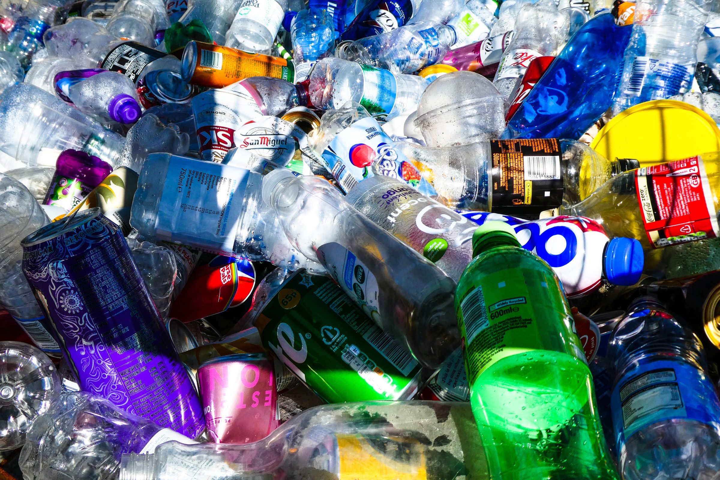 Plastic flessen en blokjes inleveren bij een Bottle Depot in Canada