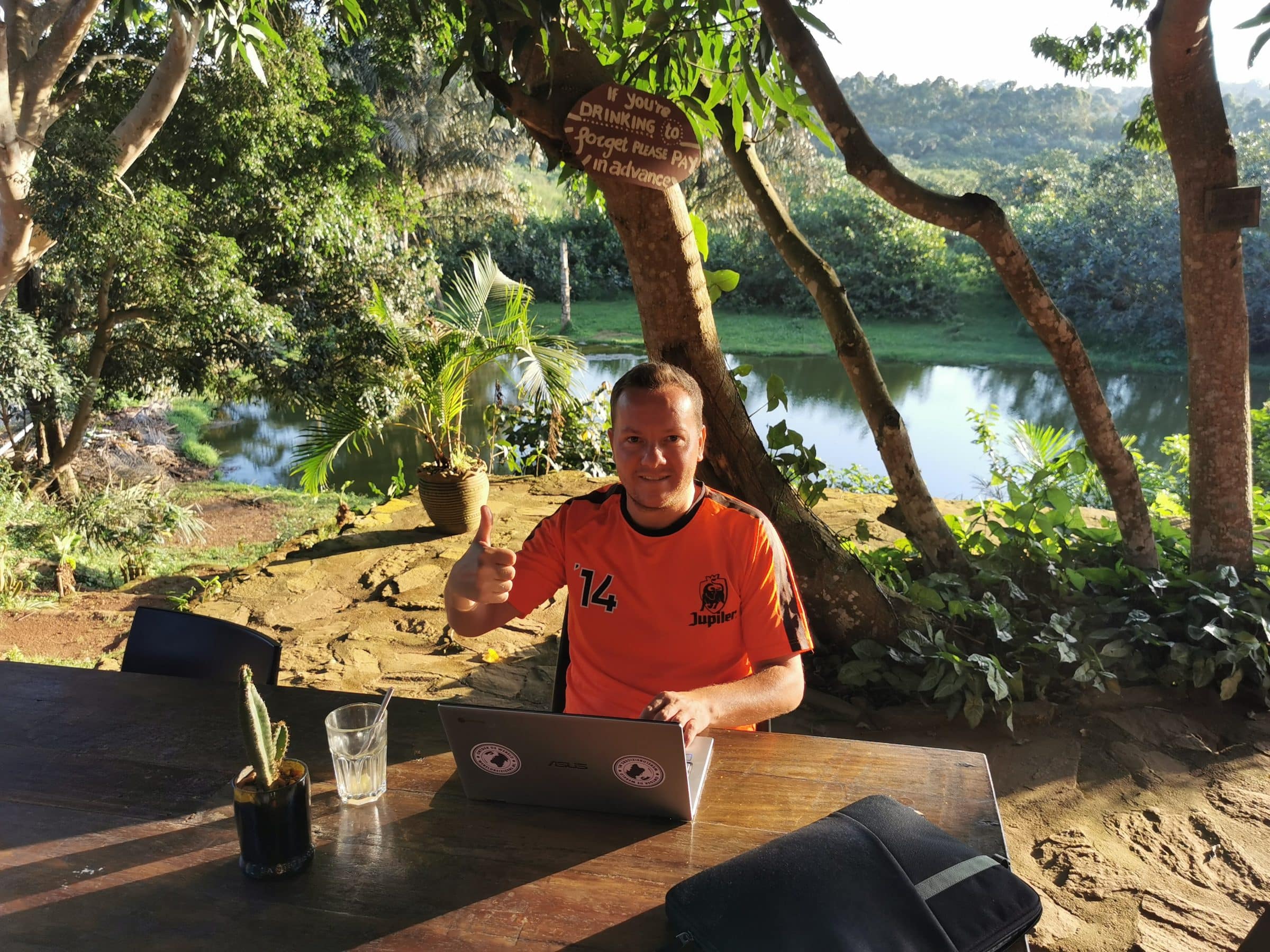 Tutaj pracuję jako Digital Nomad w Ugandzie, tylko na wifi