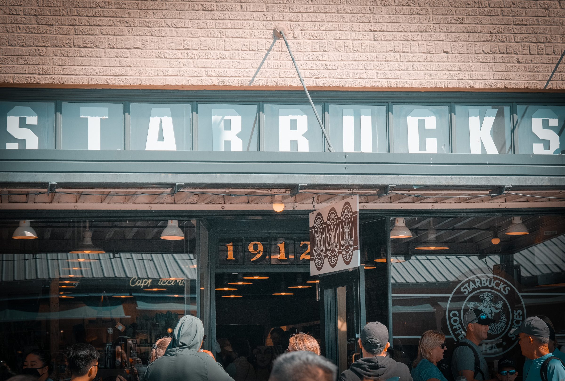 De gevel van de eerste Starbucks | Tips voor Seattle