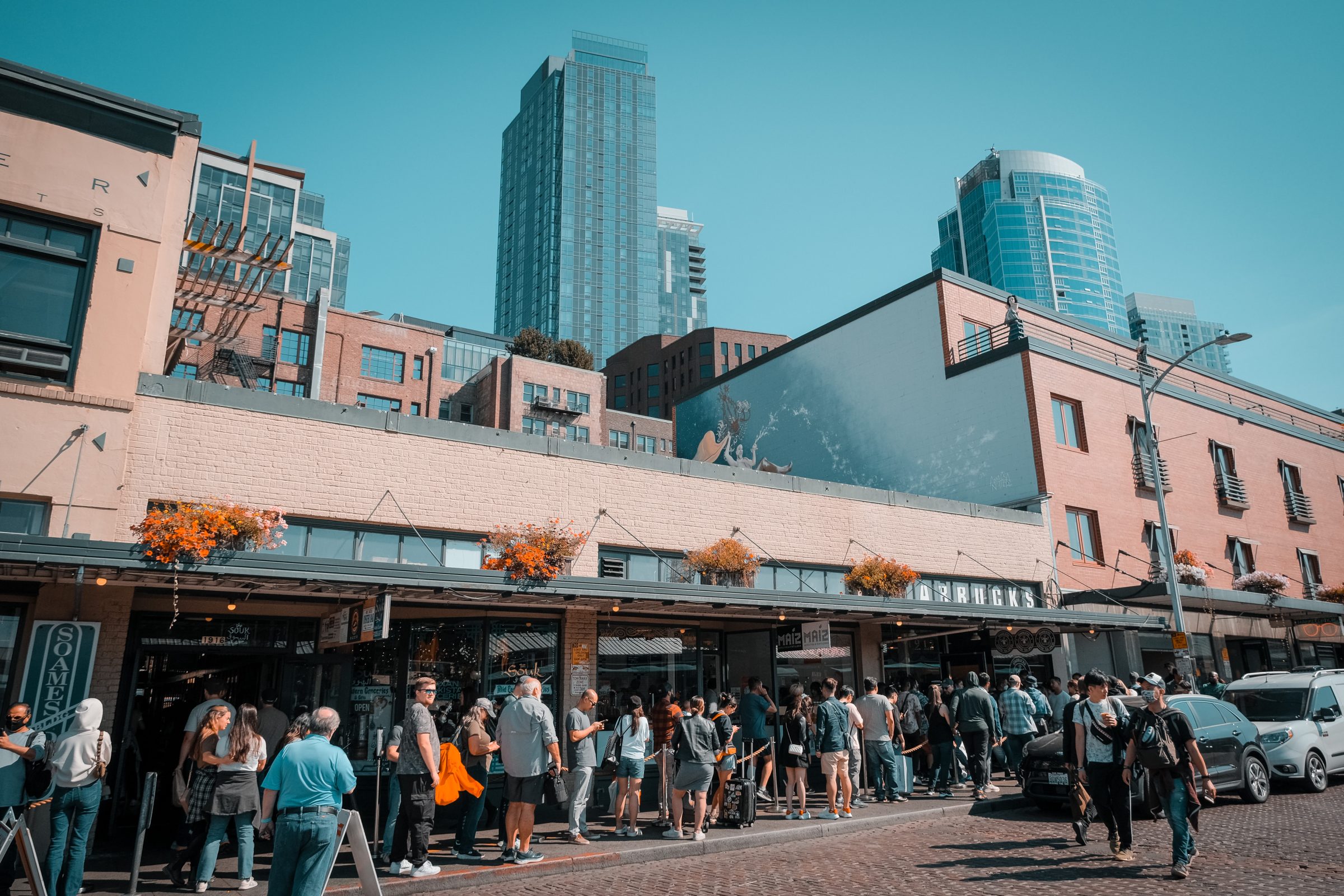 De lange rij bij de eerste Starbucks | Tips voor Seattle