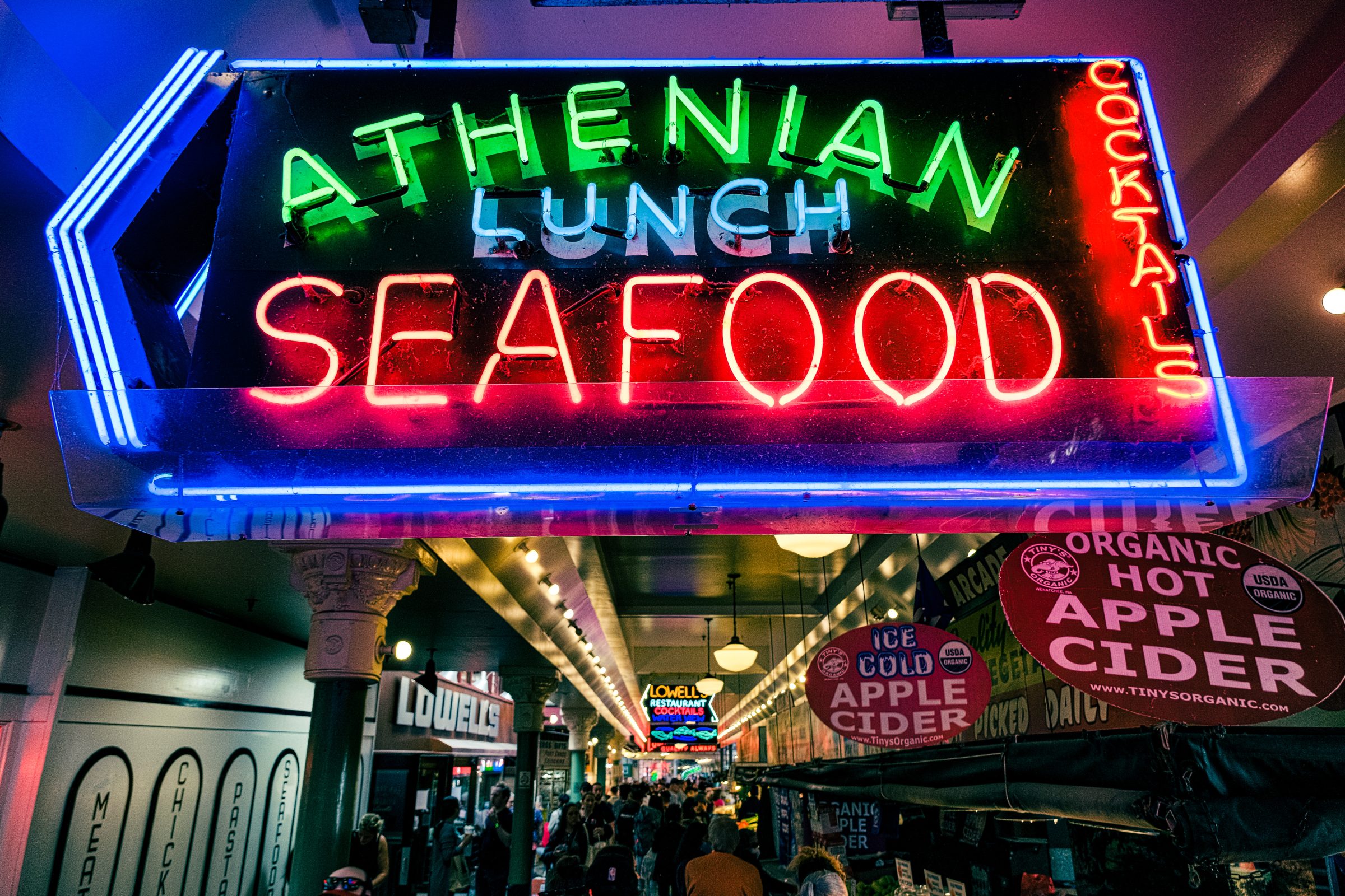  Neon borden in Pike Place Market | Tips voor Seattle