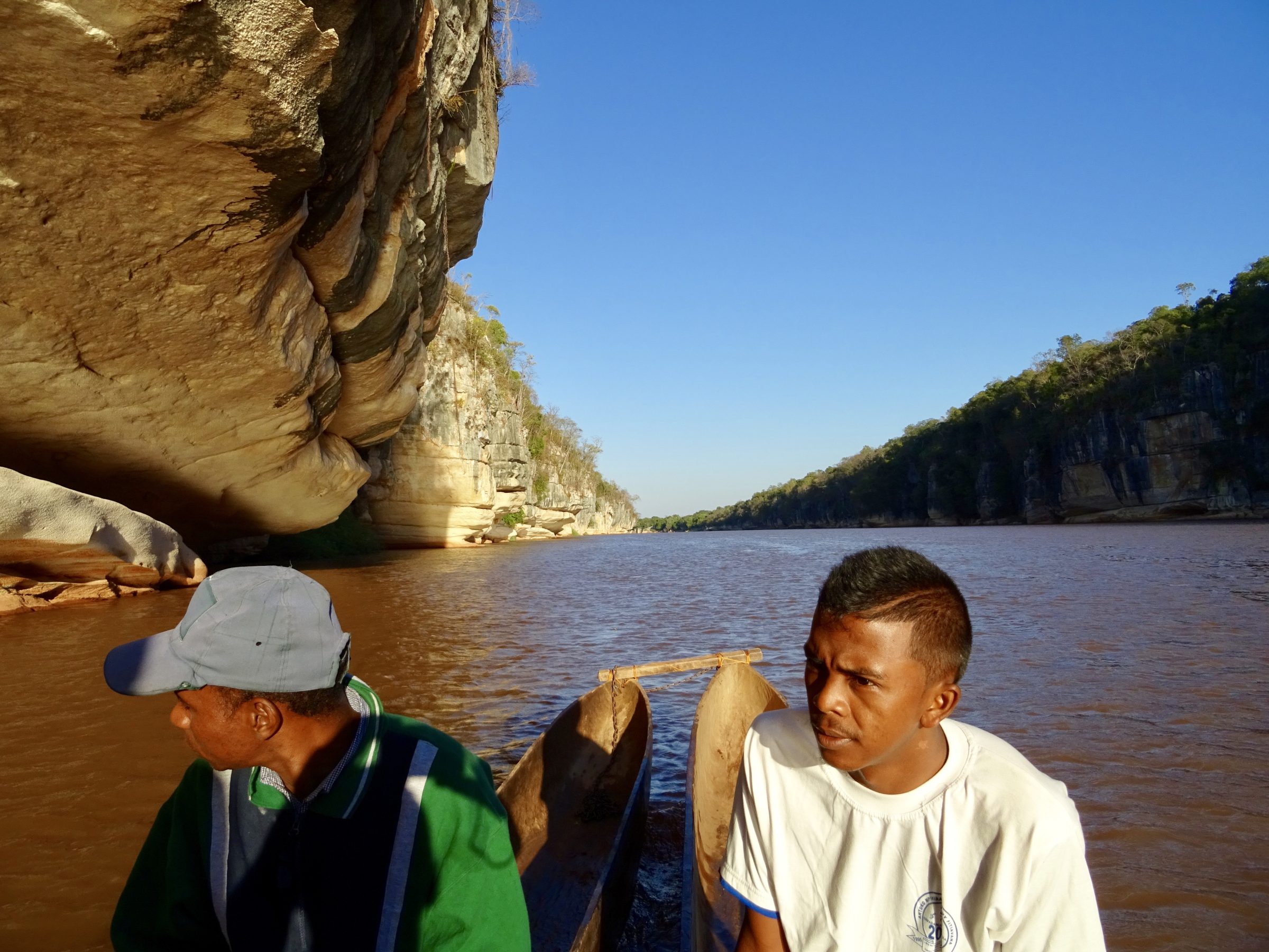 Een trip op de Manambolo rivier naar de grotten