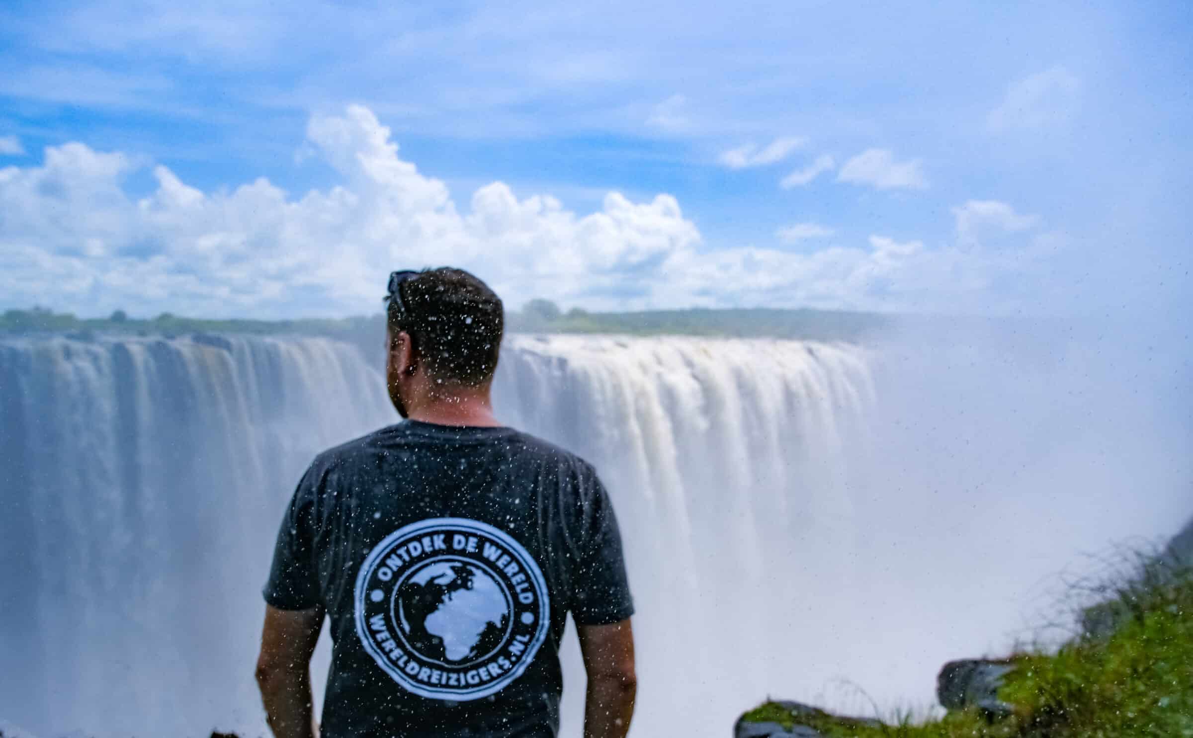 Chris in 'de rook die dondert' van de Victoria Falls